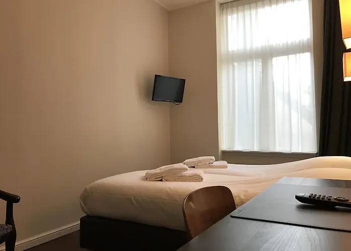 Hotel Carillon